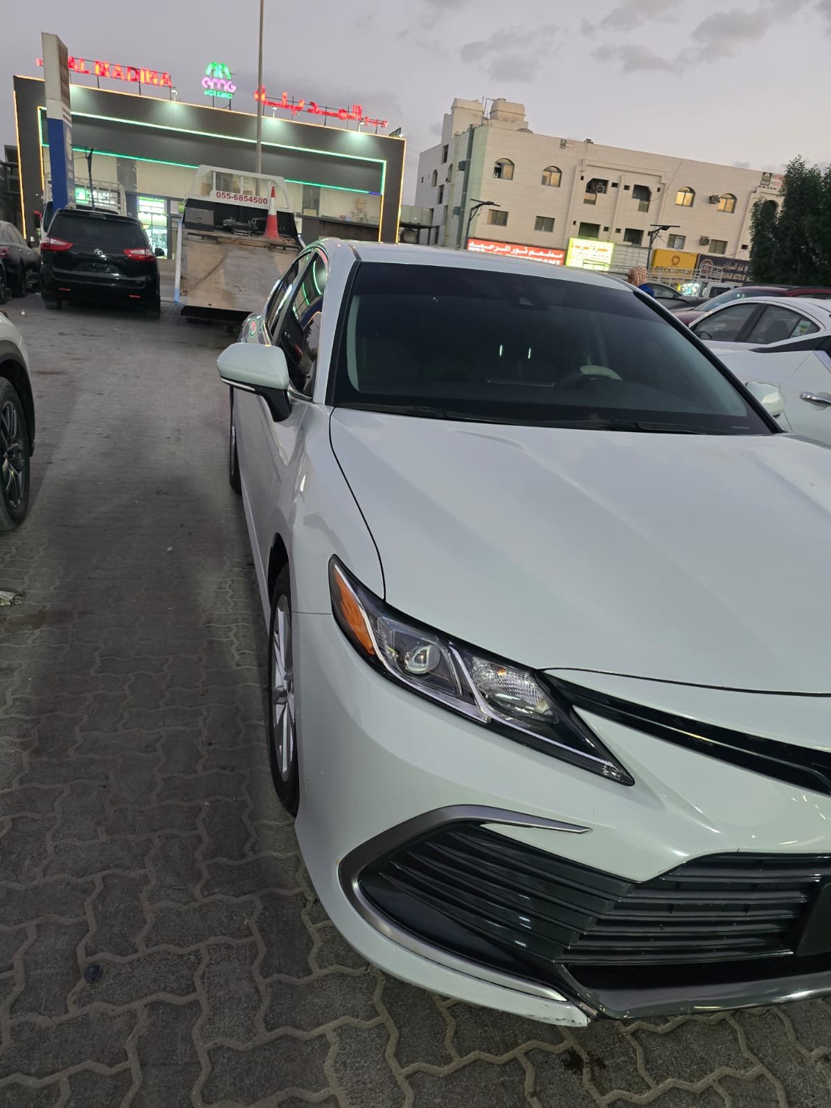 
								Toyota Camry LE full									