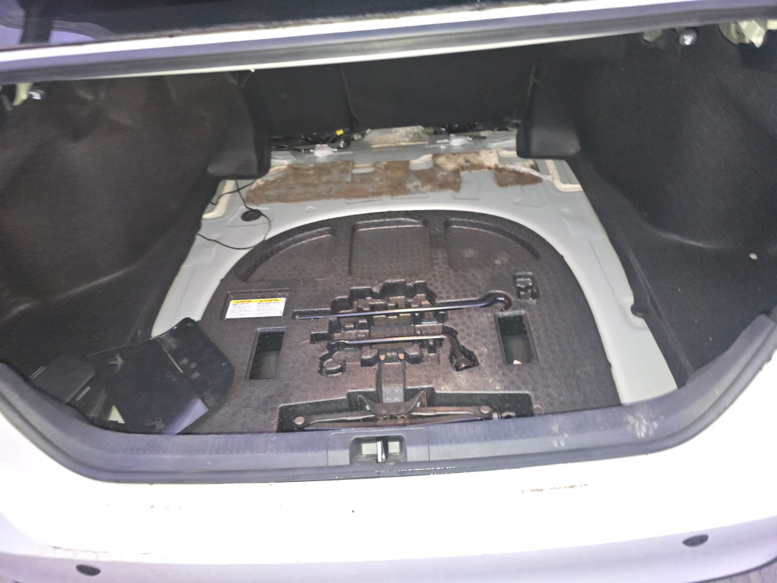 
								Toyota Camry LE full									