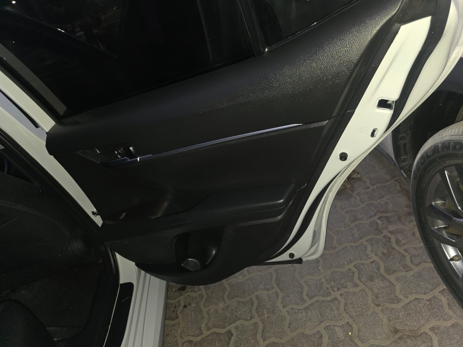 
								Toyota Camry LE full									