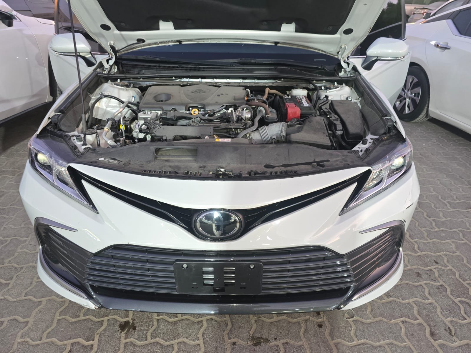 
								Toyota Camry LE full									