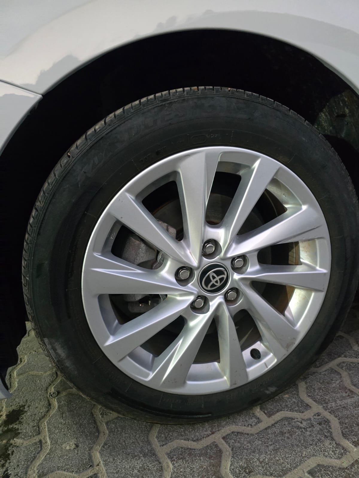 
								Toyota Camry LE full									