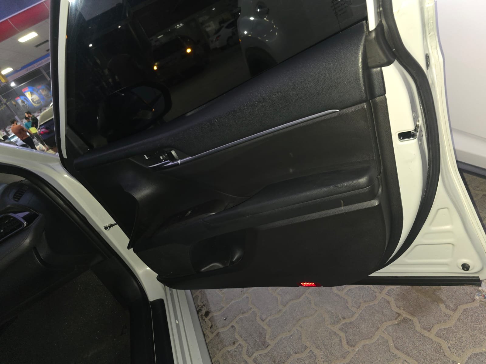 
								Toyota Camry LE full									