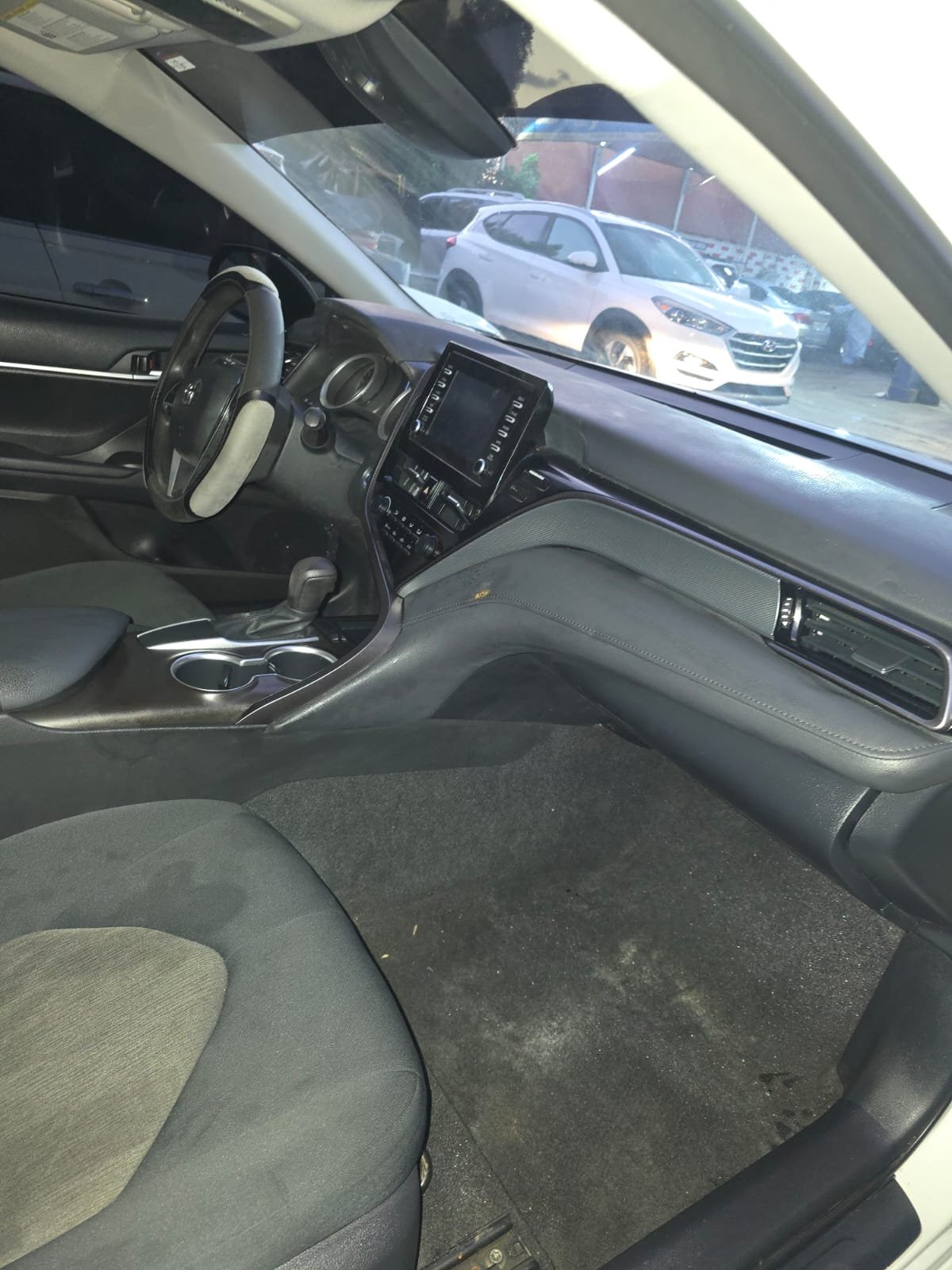 
								Toyota Camry LE full									