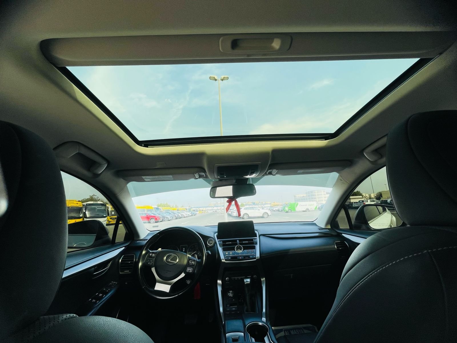 
								Lexus NX 300 full									